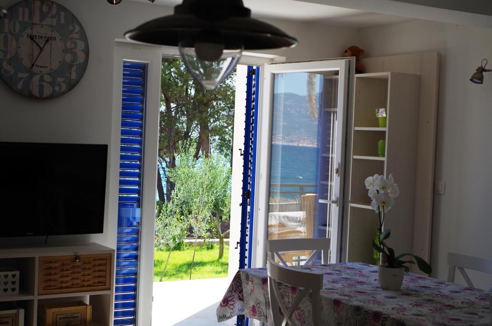 Apartments By The Sea Slatine, Ciovo - 14158 Szoba fotó